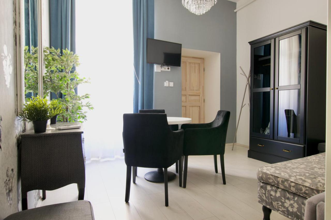 Premium By Hi5 - Astoria Square *
