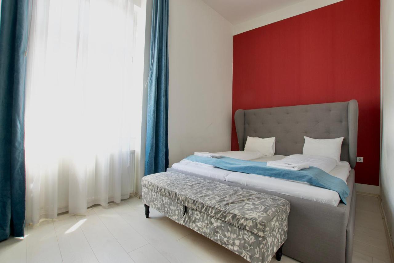 Premium By Hi5 - Astoria Square
