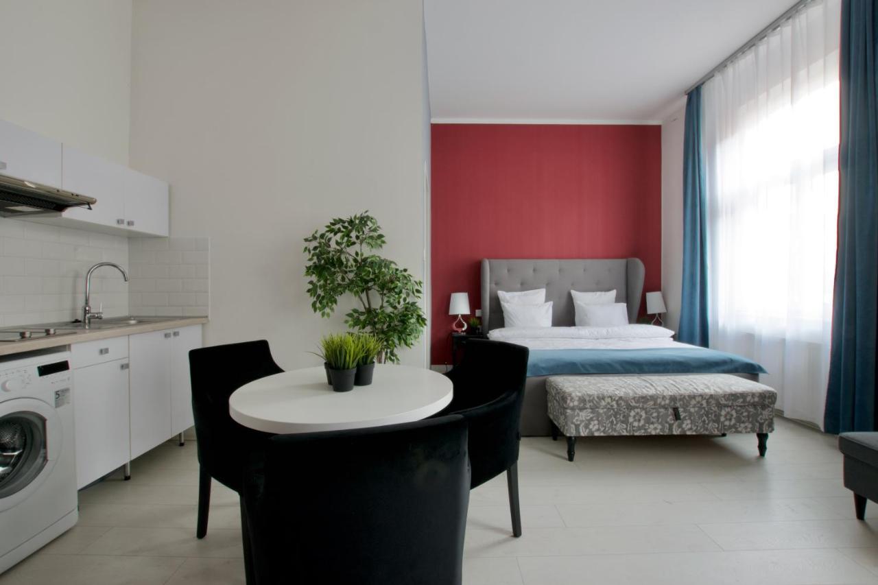 Premium By Hi5 - Astoria Square